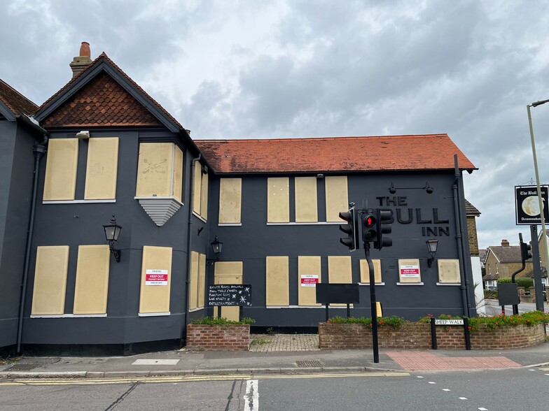 152 Laleham Rd, Shepperton for sale - Building Photo - Image 1 of 1