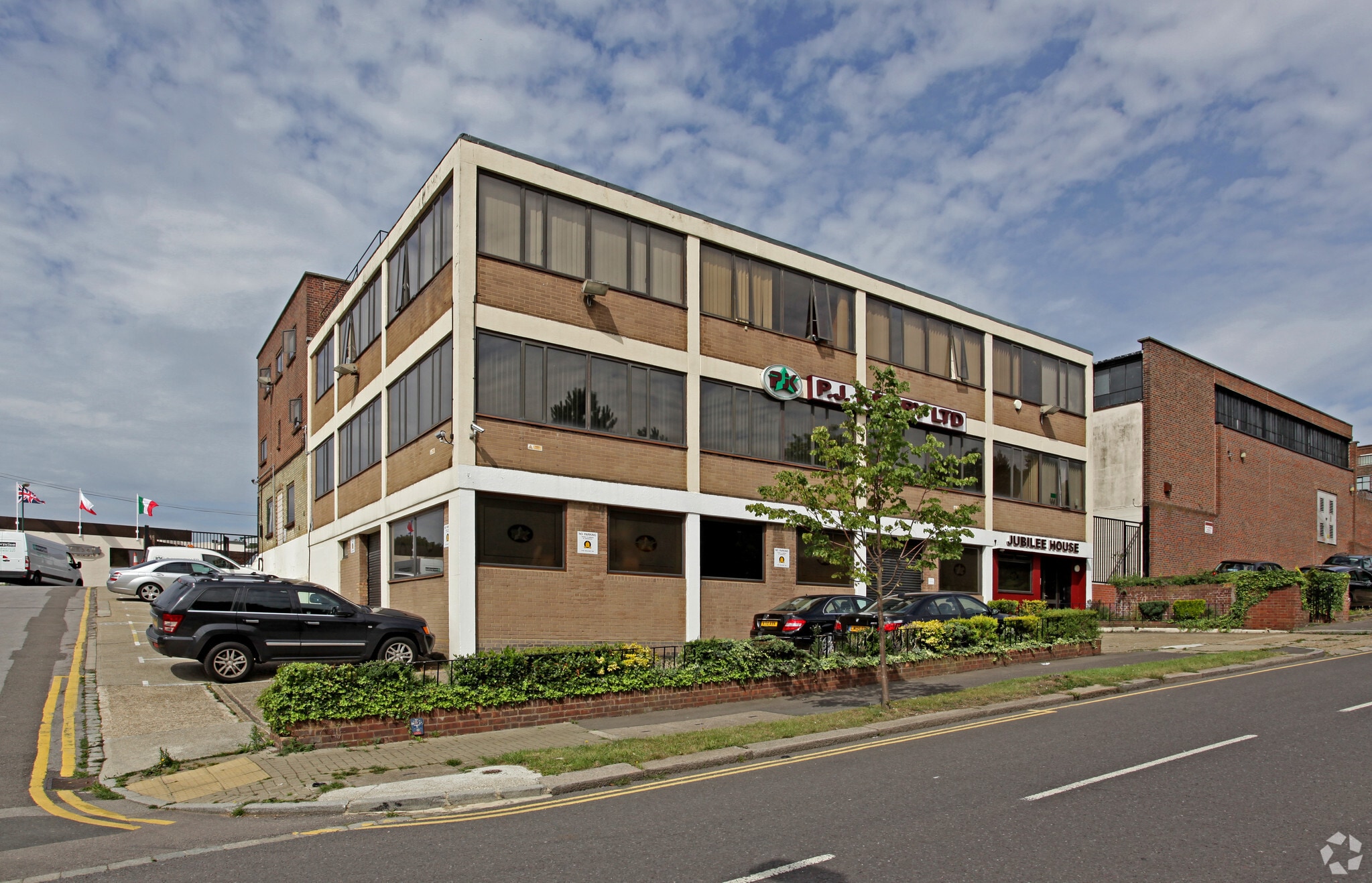 Townsend Ln, London for sale Primary Photo- Image 1 of 1