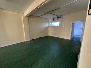 109 Manor Dr N, New Malden to rent Interior Photo- Image 2 of 8