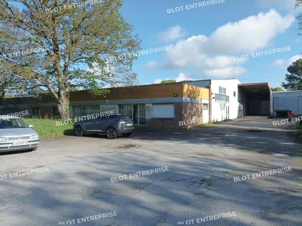 Vente Entrepôt 2 100 m² - Photo 1