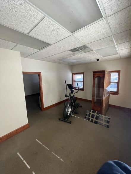 320 Essex St, Stirling, NJ for rent - Interior Photo - Image 3 of 9