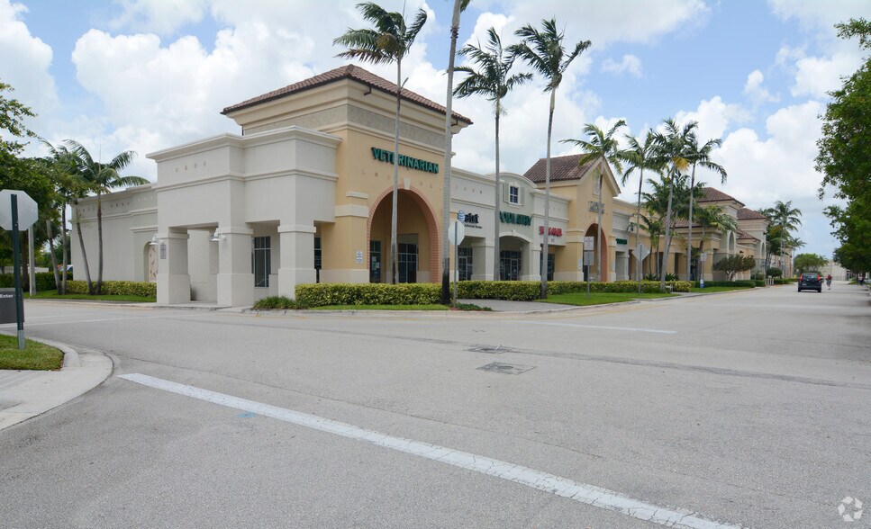 8831-8899 Hypoluxo Rd, Boynton Beach, FL for rent - Primary Photo - Image 1 of 5