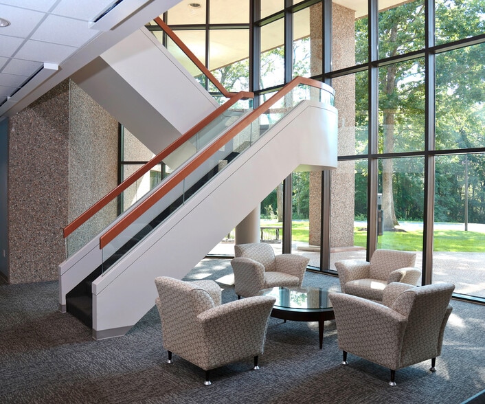 85 Swanson Rd, Boxborough, MA to rent - Lobby - Image 3 of 5