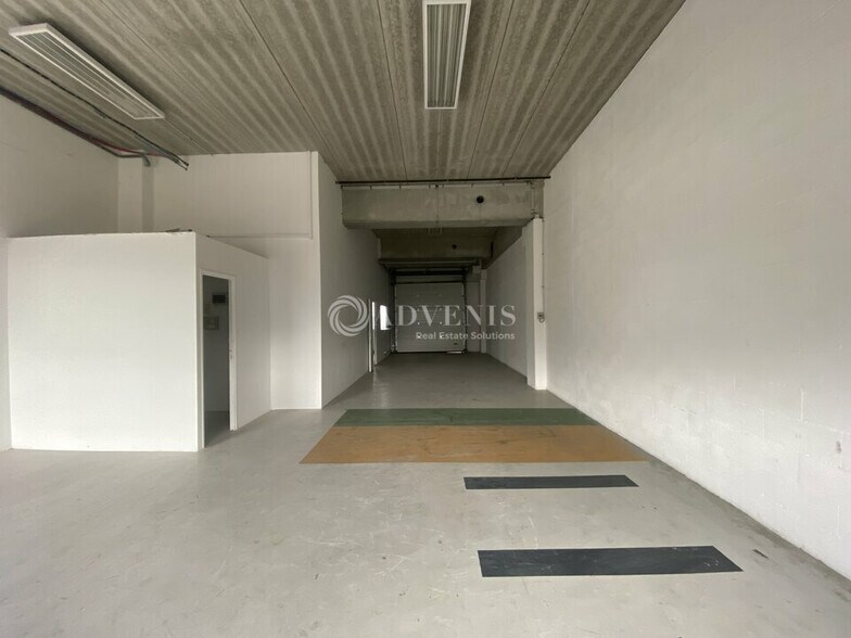 Light Industrial in Saint-Denis to rent - Interior Photo - Image 2 of 12