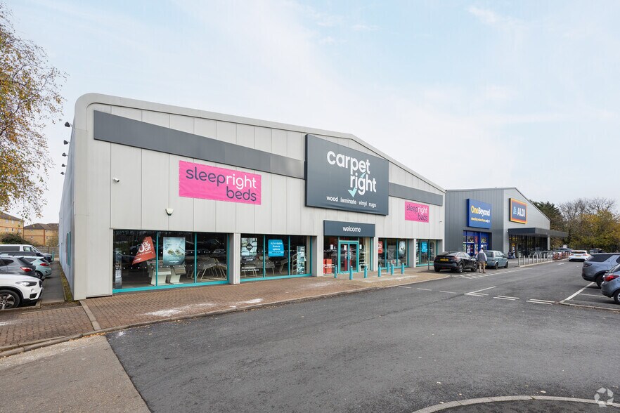 Rom Valley Way, Romford for sale - Primary Photo - Image 1 of 1