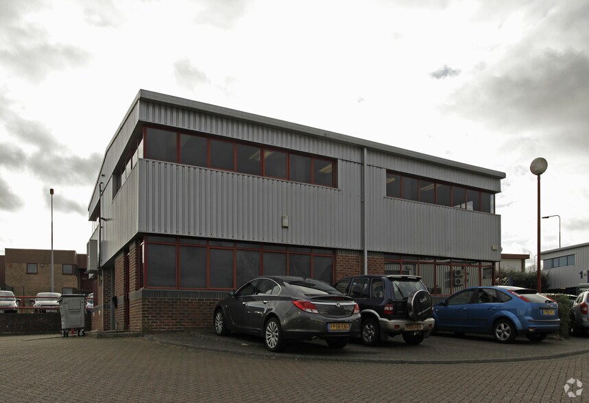 11 Wedgwood Ct, Stevenage for sale - Primary Photo - Image 1 of 1