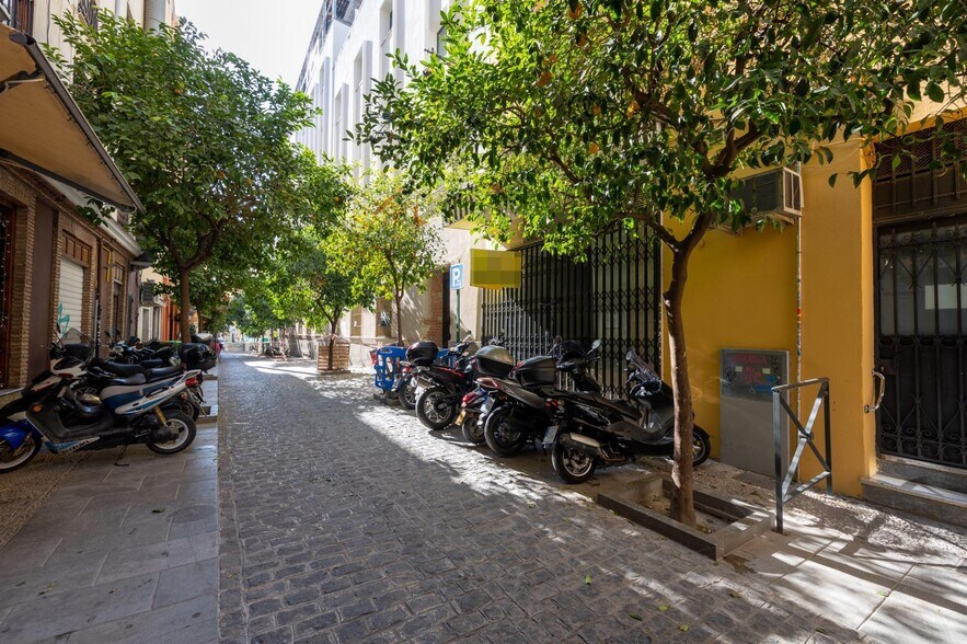 Retail in Granada for sale - Building Photo - Image 3 of 29