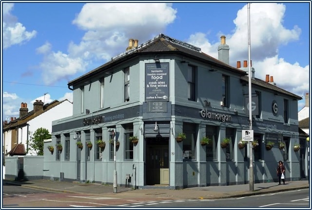 81 Cherry Orchard Rd, Croydon for sale - Building Photo - Image 1 of 1