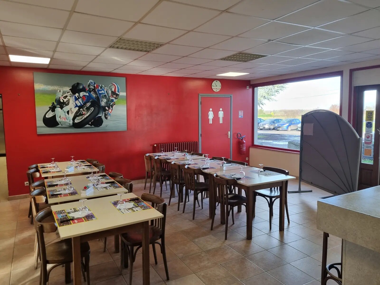 Retail in La Rivière-Saint-Sauveur for sale Interior Photo- Image 1 of 2