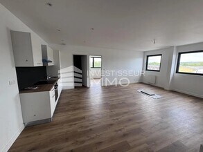 Office in Meaux to rent Interior Photo- Image 1 of 4