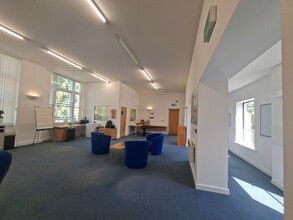 100 Staplegrove Rd, Taunton to rent Interior Photo- Image 1 of 5
