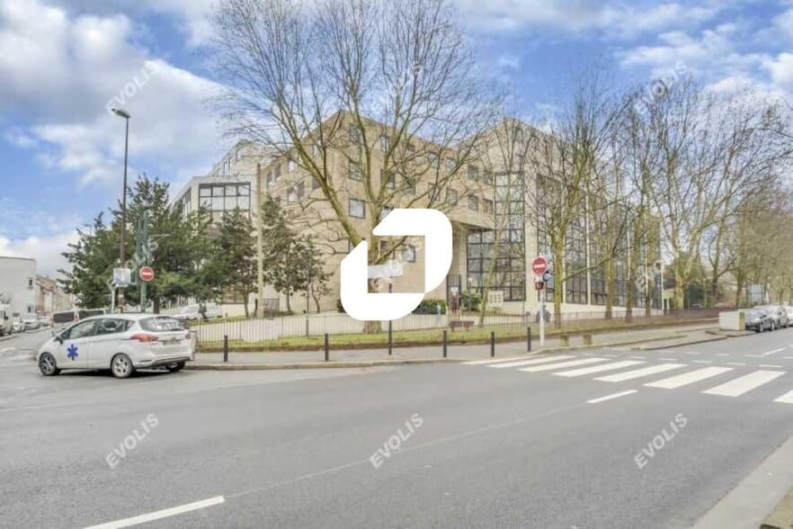 Office in Montreuil to rent - Building Photo - Image 2 of 13