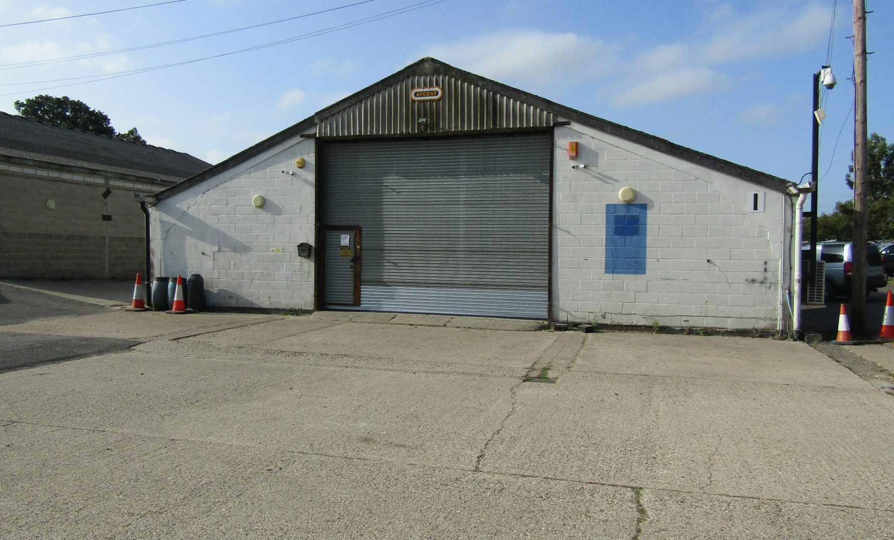 Pump Ln, Reading to rent Building Photo- Image 1 of 3