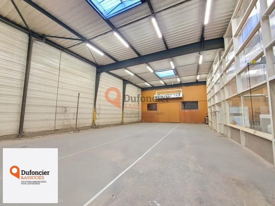 Location Local d'activités 1 077 m² - Photo 1