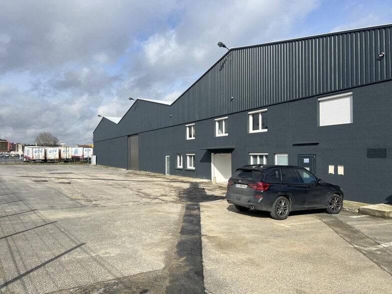 3 Rue Du Stade Sauvanet, Le Mesnil-Amelot to rent - Building Photo - Image 2 of 10