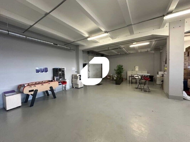 Light Industrial in Bezons to rent - Interior Photo - Image 1 of 10