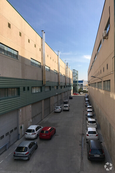 Calle Laguna Del Marquesado, 24, Madrid, Madrid for rent - Building Photo - Image 3 of 3