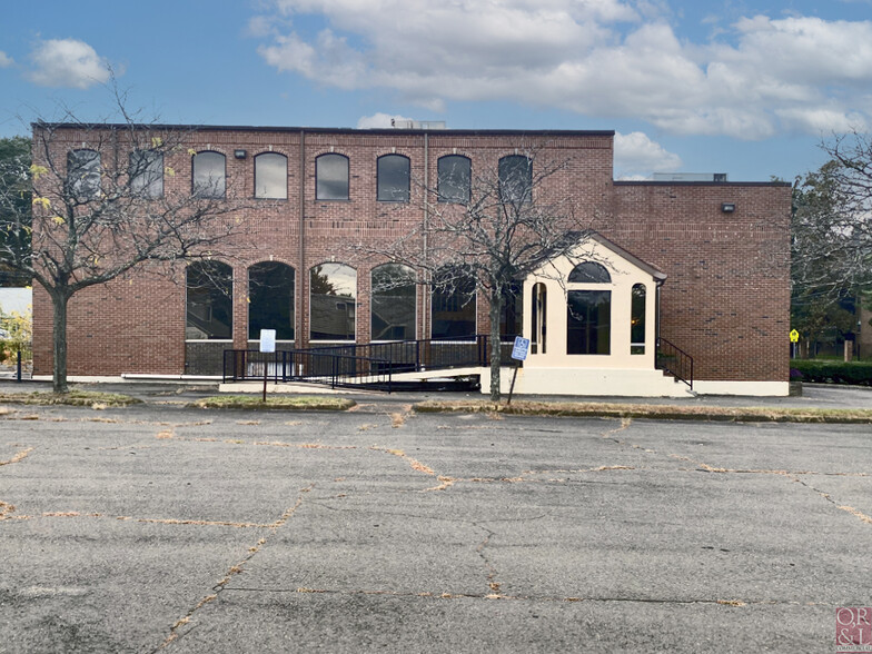 199 Oakwood Ave, West Hartford, CT for rent - Building Photo - Image 1 of 11