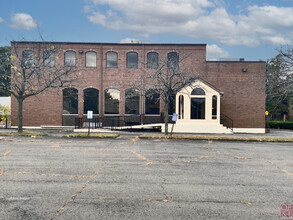 199 Oakwood Ave, West Hartford, CT for rent Building Photo- Image 1 of 12