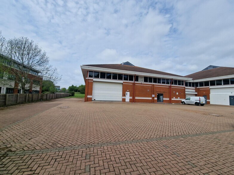 Crockford Ln, Chineham to rent - Building Photo - Image 1 of 4