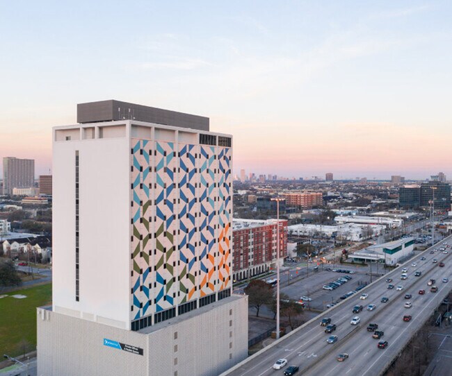 More details for 2000 Crawford St, Houston, TX - Office to Rent