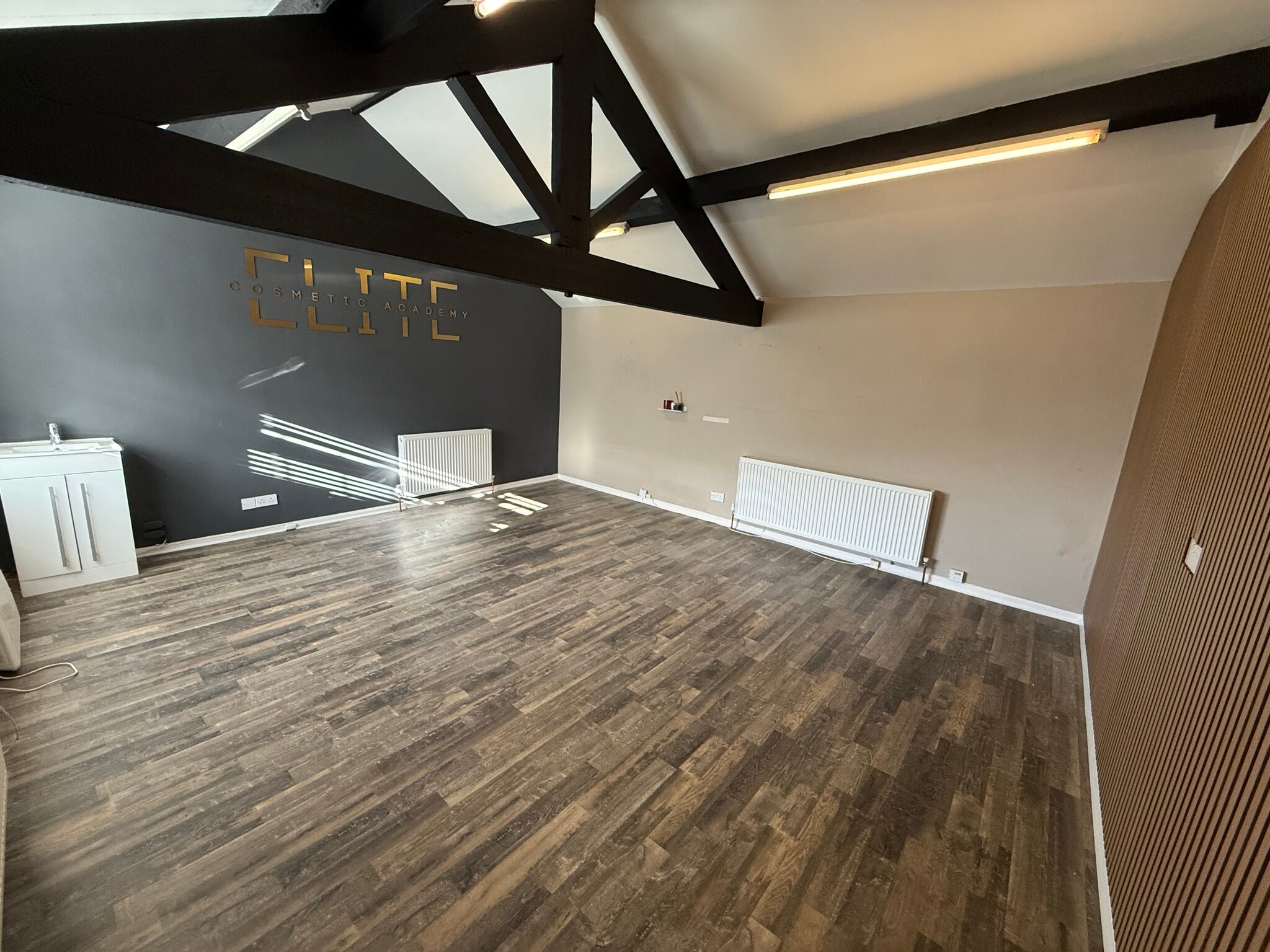 327 Swinton Hall Rd, Manchester to rent Interior Photo- Image 1 of 7