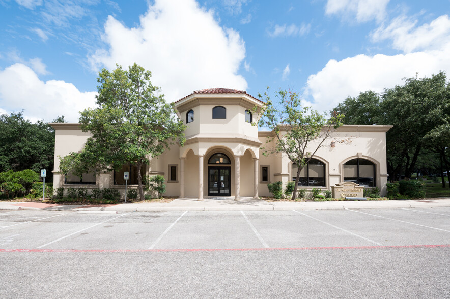 4 Dominion Dr, San Antonio, TX for rent - Building Photo - Image 1 of 2