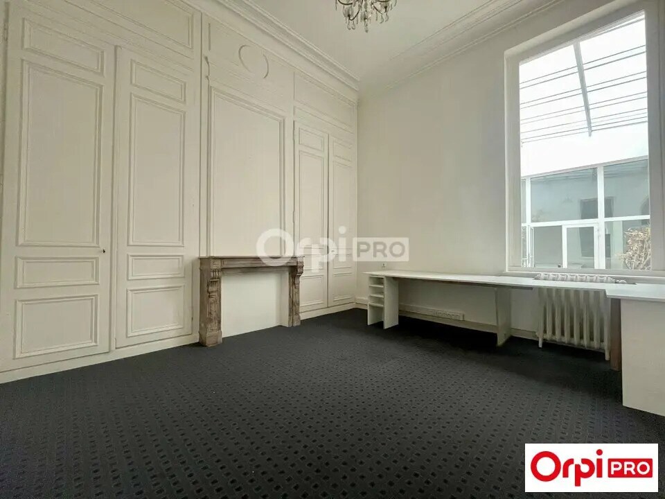 Office in Lille for sale Interior Photo- Image 1 of 9