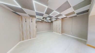 13 Albion St, Cleckheaton to rent Interior Photo- Image 2 of 4