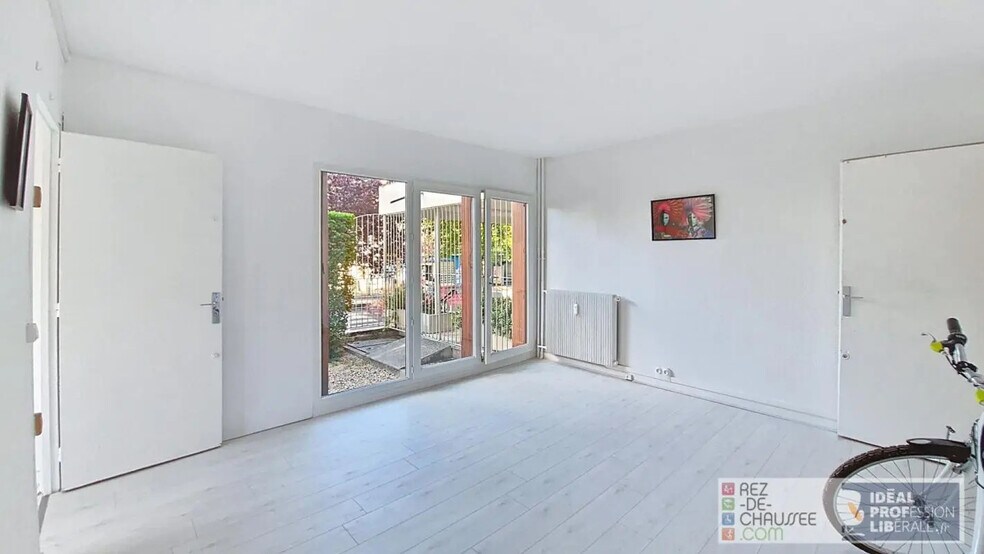 Office in Bagnolet for sale - Building Photo - Image 3 of 11