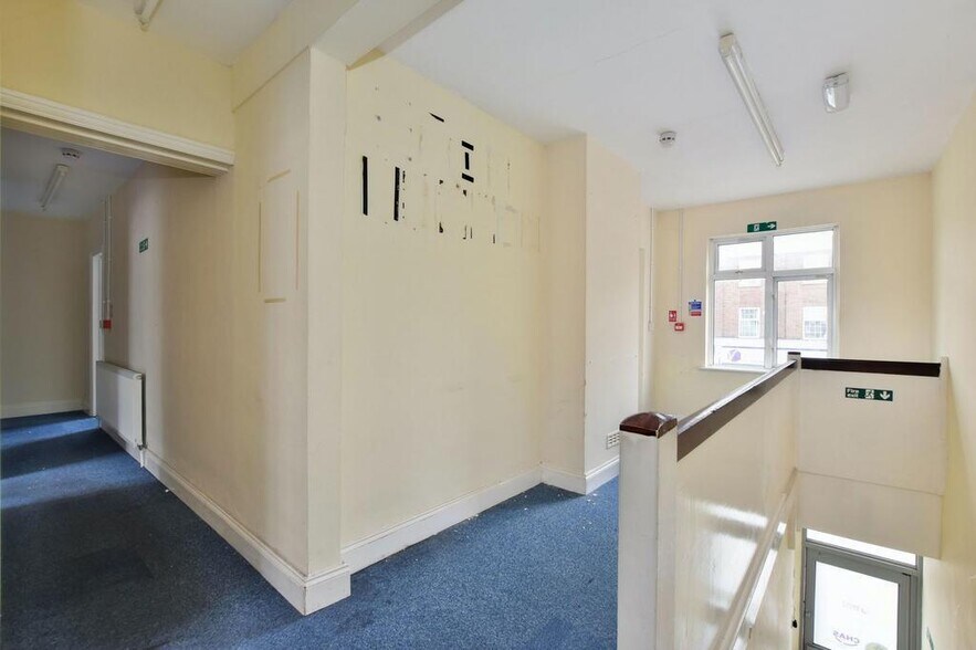 617 Hitchin Rd, Luton to rent - Interior Photo - Image 3 of 16