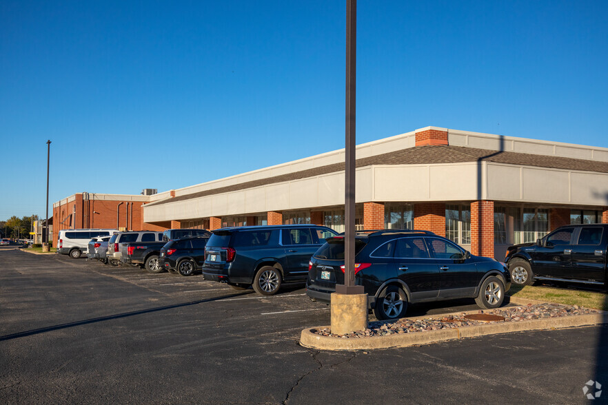 1422 E 71st St, Tulsa, OK for rent - Primary Photo - Image 1 of 44