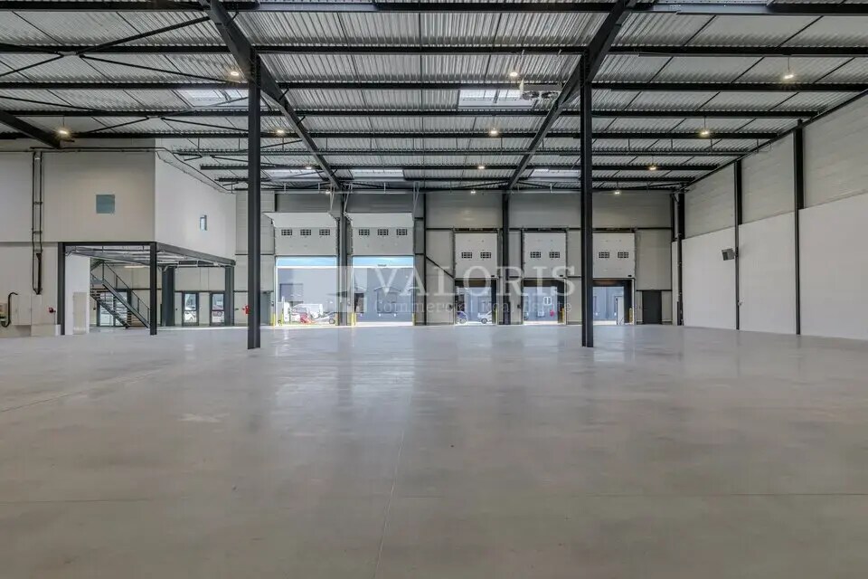 Light Industrial in Corbas to rent Interior Photo- Image 1 of 4