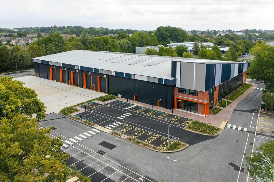 Waterberry Dr, Waterlooville to rent - Building Photo - Image 1 of 9