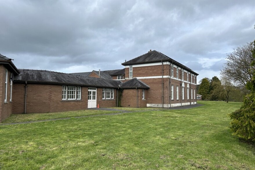 Job's Well Rd, Carmarthen for rent - Building Photo - Image 1 of 5