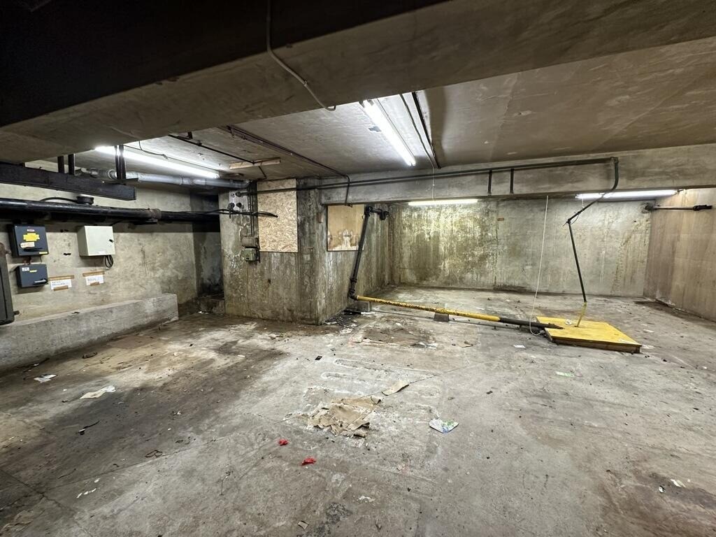 146-148 Terminus Rd, Eastbourne to rent Interior Photo- Image 1 of 4