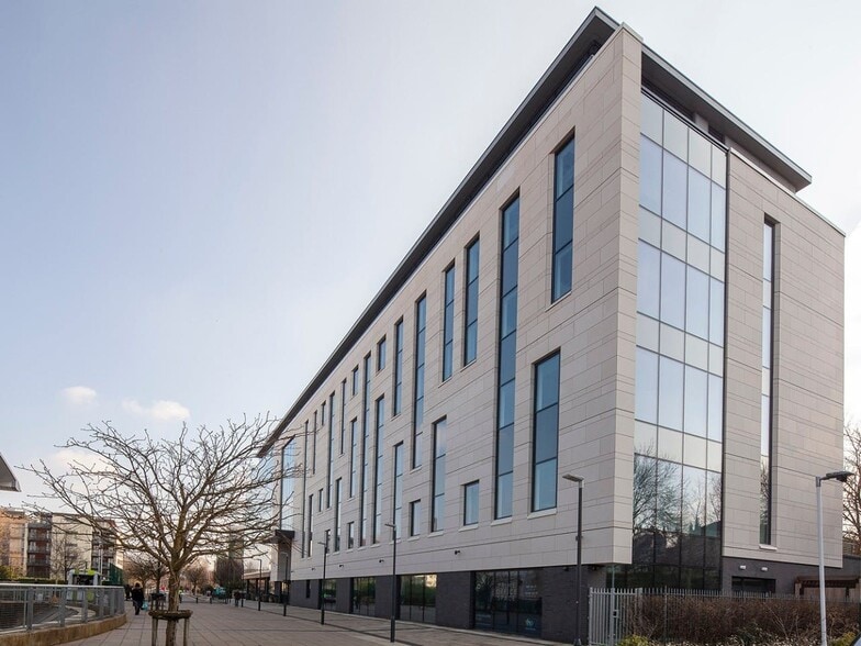 Jessop Ave, Cheltenham to rent - Building Photo - Image 2 of 2