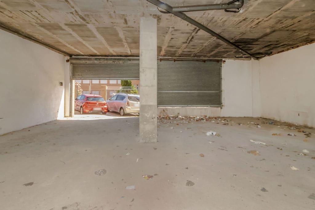 Carrer d'Amadeu Vives, 2, Manresa, BAR 08243 - Unit 01 - - Interior Photo - Image 2 of 12
