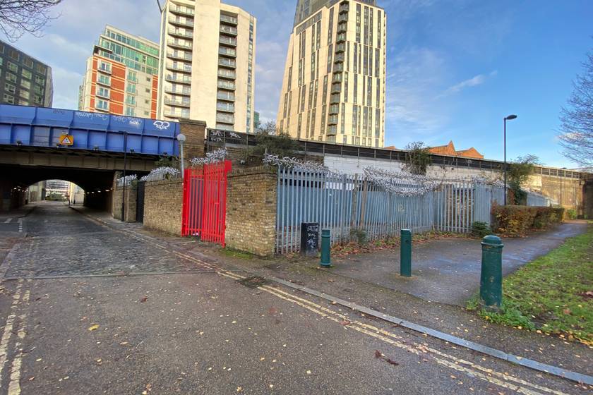 Salamanca St, London SE1 7HB UK