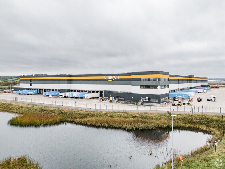 Central Av, Severn Beach for sale - Primary Photo - Image 1 of 1