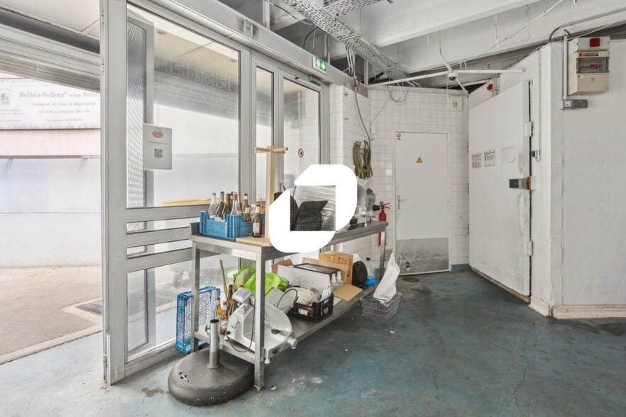 Light Industrial in Boulogne-Billancourt to rent - Building Photo - Image 3 of 14