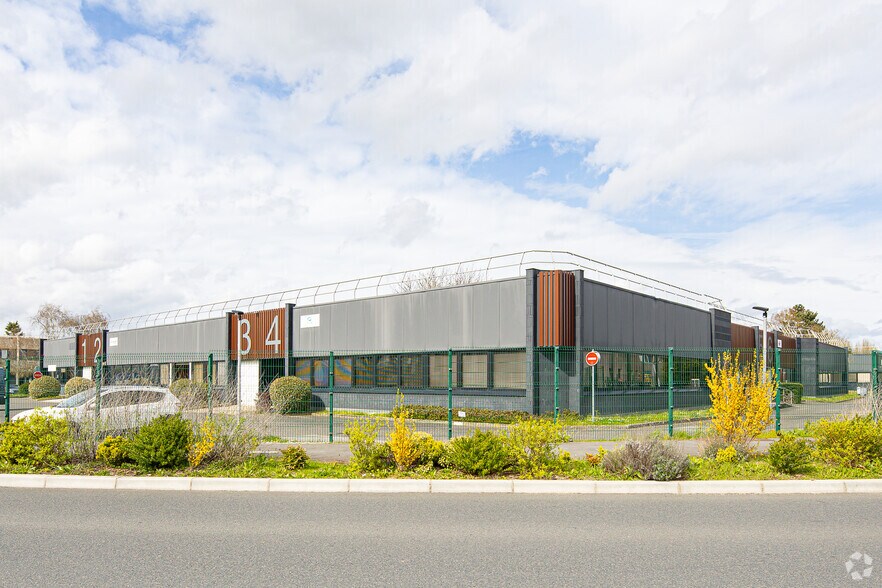 9 Avenue Du Québec, Villebon-sur-Yvette to rent - Building Photo - Image 2 of 14