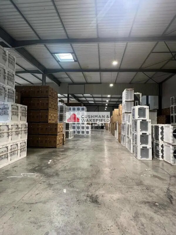 Location Local d'activités 2 270 m²