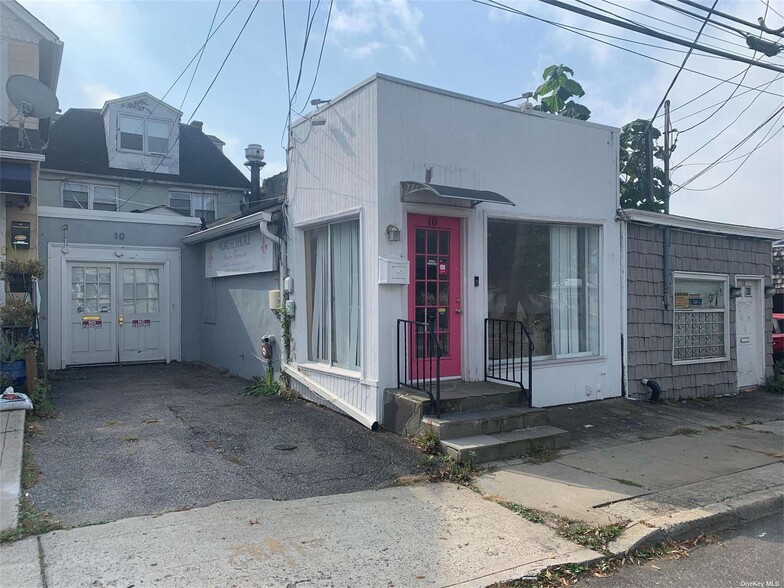 10 Willowdale Ave, Port Washington, NY for rent - Building Photo - Image 1 of 6