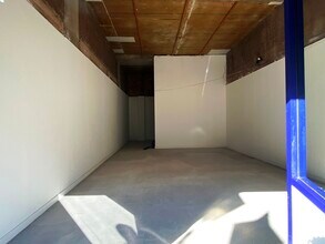 Hagley Mall, Halesowen to rent Interior Photo- Image 2 of 2