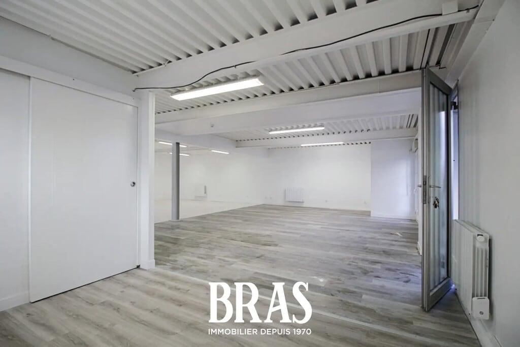 Location Local d'activités 110 m² - Photo 1