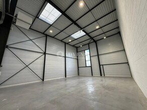 Light Industrial in Chalifert to rent Interior Photo- Image 2 of 5