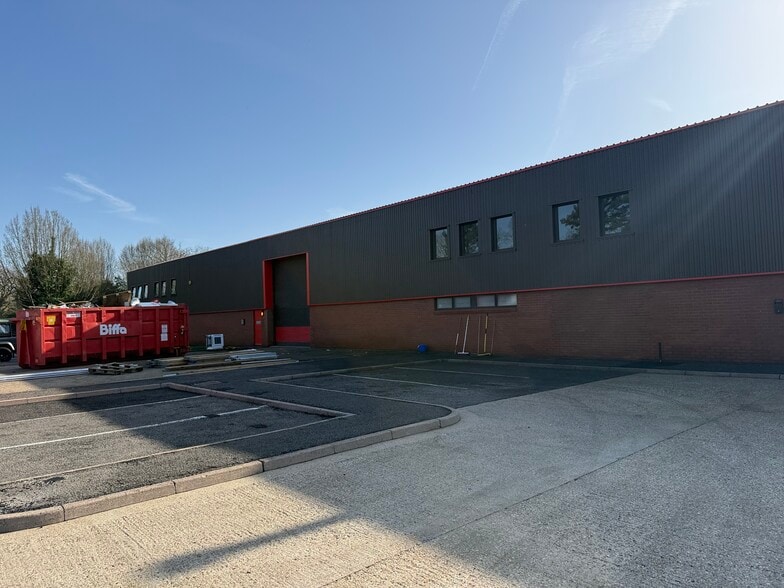 Units 23,24 & 25 Lawson Hunt Industrial Park, Horsham to rent - Building Photo - Image 2 of 5