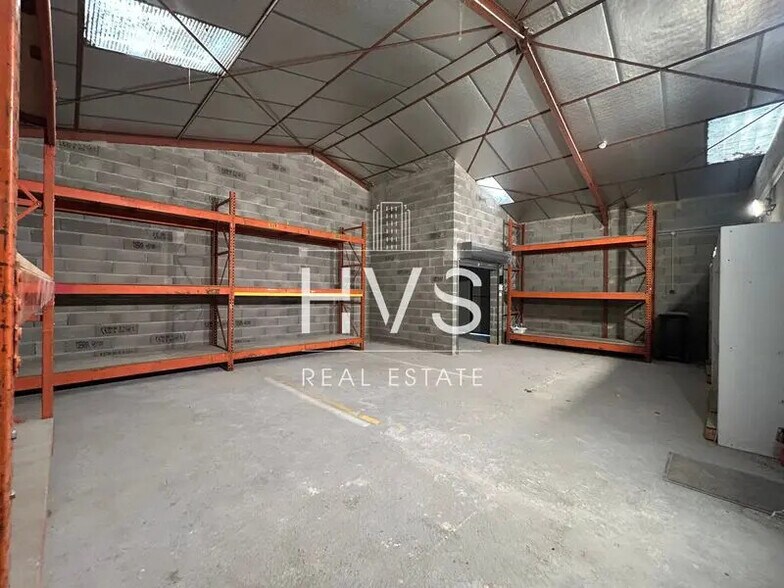 Light Industrial in Aix-en-Provence to rent - Interior Photo - Image 3 of 6