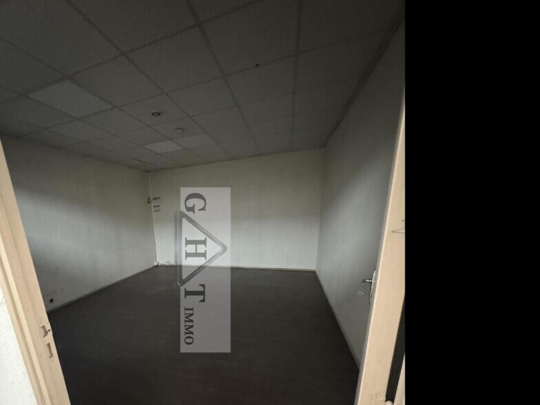 Industrial in Ivry-sur-Seine to rent - Interior Photo - Image 2 of 2
